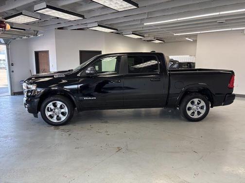 Diamond Black Crystal Pearlcoat 2026 RAM 1500 Big Horn/Lone Star