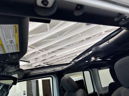 Bright White Clearcoat 2021 Jeep Wrangler Unlimited Sport
