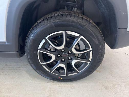 Silver Zynith Metallic Clearcoat 2025 Jeep Compass Trailhawk