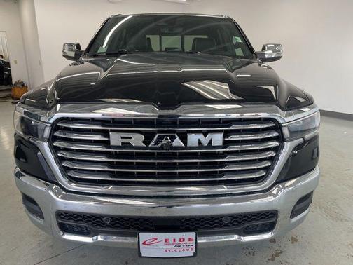 Diamond Black Crystal Pearlcoat 2026 RAM 1500 Laramie