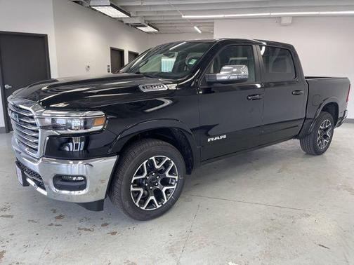 Diamond Black Crystal Pearlcoat 2026 RAM 1500 Laramie