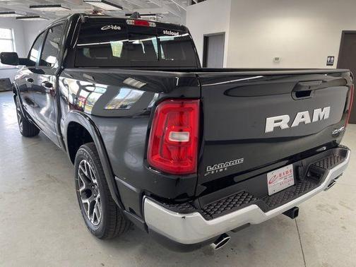 Diamond Black Crystal Pearlcoat 2026 RAM 1500 Laramie