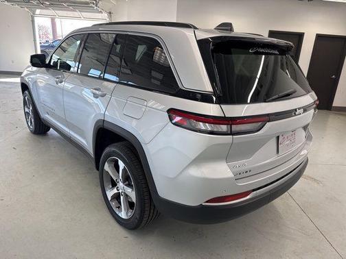 Silver Zynith 2026 Jeep Grand Cherokee Limited