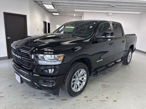 Diamond Black Crystal Pearlcoat 2023 RAM 1500 Laramie