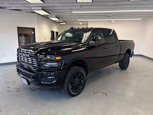 Diamond Black Crystal Pearlcoat 2027 RAM 3500 Big Horn