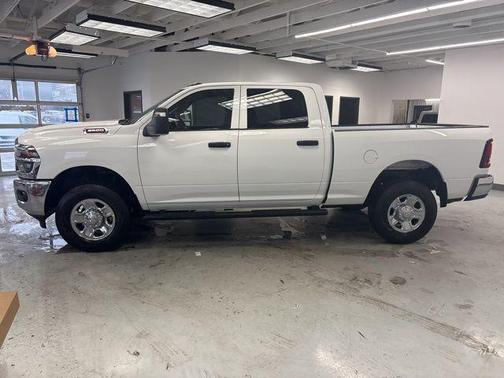 2026 RAM 3500 Tradesman Crew Cab 4x4 6'4' Box
