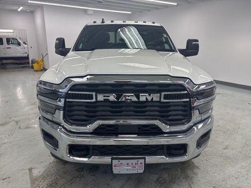 2026 RAM 3500 Tradesman Crew Cab 4x4 6'4' Box