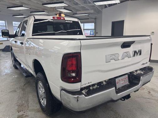 2026 RAM 3500 Tradesman Crew Cab 4x4 6'4' Box