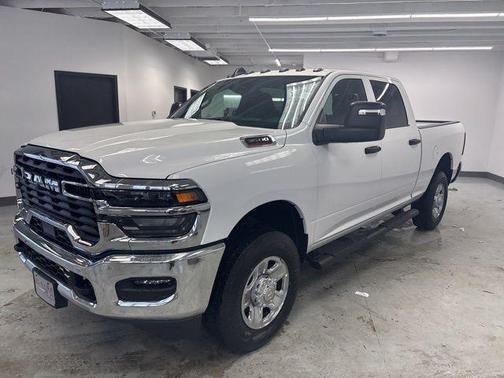 2026 RAM 3500 Tradesman Crew Cab 4x4 6'4' Box