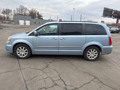 2013 Chrysler Town & Country Touring