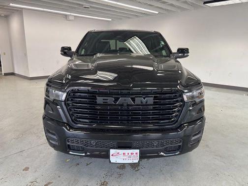 Diamond Black Crystal Pearlcoat 2026 RAM 1500 Laramie