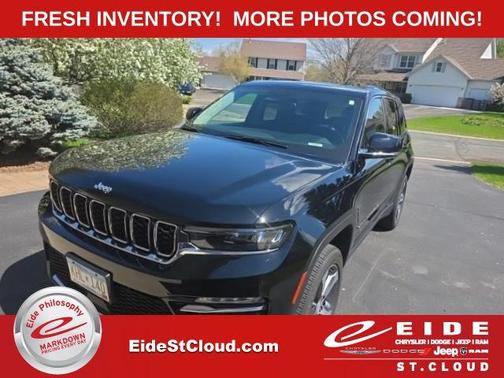 Diamond Black Crystal Pearlcoat 2023 Jeep Grand Cherokee Limited