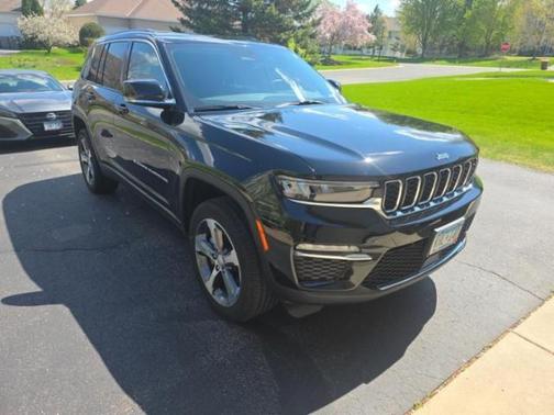 Diamond Black Crystal Pearlcoat 2023 Jeep Grand Cherokee Limited