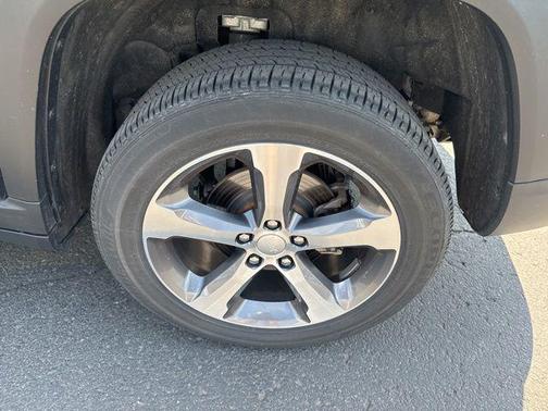 Diamond Black Crystal Pearlcoat 2023 Jeep Grand Cherokee Limited