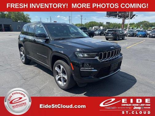 Diamond Black Crystal Pearlcoat 2023 Jeep Grand Cherokee Limited