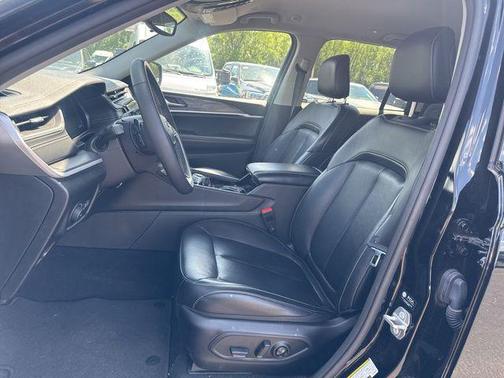 Diamond Black Crystal Pearlcoat 2023 Jeep Grand Cherokee Limited