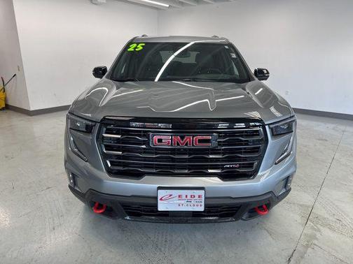 2025 GMC Acadia AWD AT4