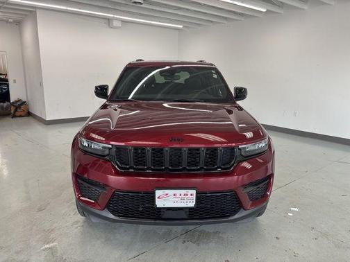 Velvet Red Pearlcoat 2023 Jeep Grand Cherokee Altitude