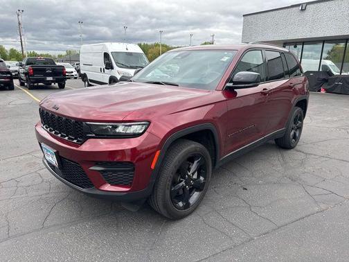 Velvet Red Pearlcoat 2023 Jeep Grand Cherokee Altitude