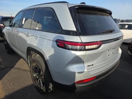 Silver Zynith 2023 Jeep Grand Cherokee Altitude