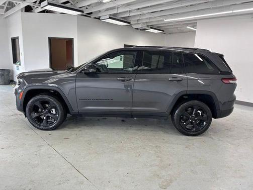 Baltic Gray Metallic Clearcoat 2025 Jeep Grand Cherokee Limited