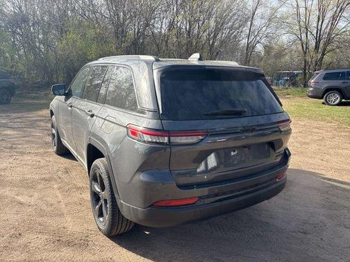 Baltic Gray Metallic Clearcoat 2025 Jeep Grand Cherokee Limited