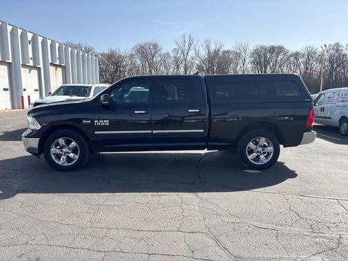 Brilliant Black Crystal Pearlcoat 2016 RAM 1500 Big Horn
