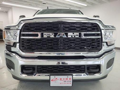 2024 RAM 3500 Tradesman Crew Cab 4x4 6'4' Box