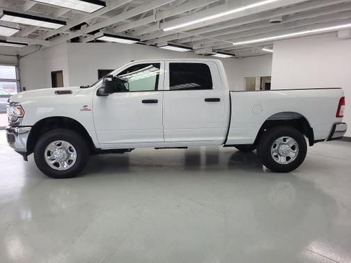 2024 RAM 3500 Tradesman Crew Cab 4x4 6'4' Box
