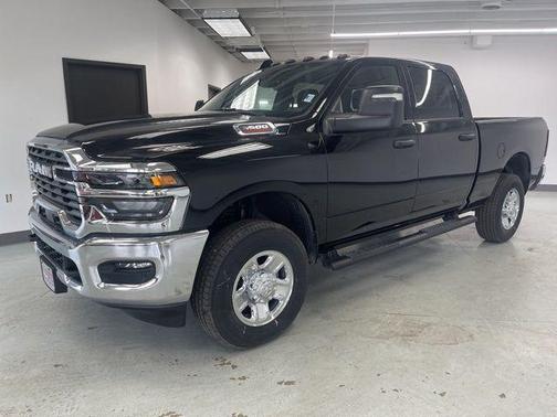 2025 RAM 3500 Tradesman Crew Cab 4x4 6'4' Box