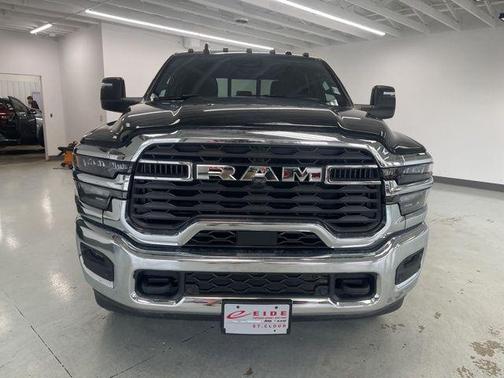 2025 RAM 3500 Tradesman Crew Cab 4x4 6'4' Box
