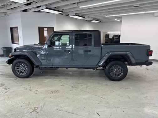 2026 Jeep Gladiator Sport S