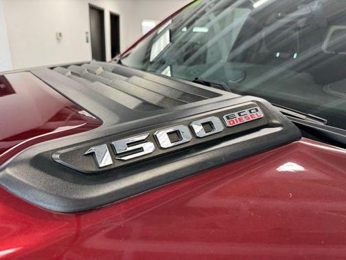 Delmonico Red Pearlcoat 2022 RAM 1500 Laramie