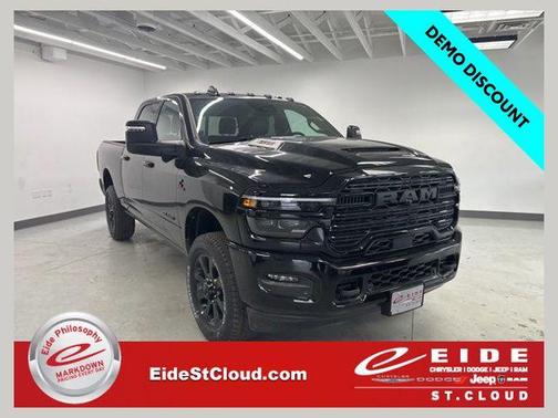 Diamond Black Crystal Pearlcoat 2026 RAM 3500 Laramie Crew Cab 4x4 6'4' Box