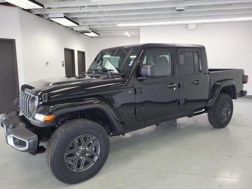 2025 Jeep Gladiator Sport S