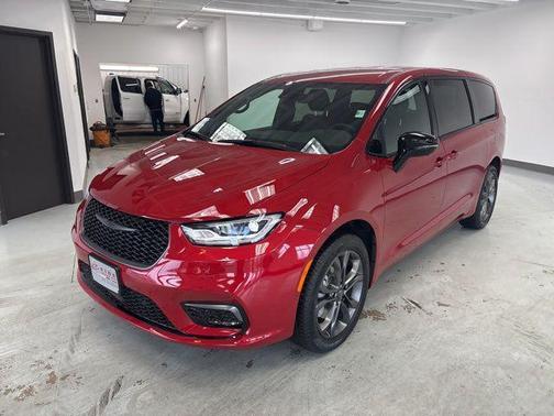 2026 Chrysler Pacifica L