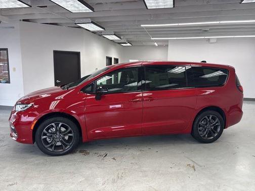 2026 Chrysler Pacifica L