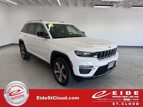 Bright White Clearcoat 2023 Jeep Grand Cherokee Limited