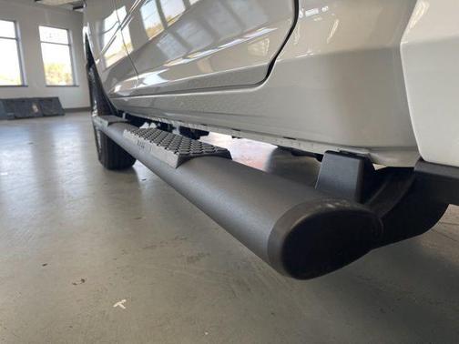 Bright White Clearcoat 2026 RAM 3500 Tradesman Crew Cab 4x4 6'4' Box