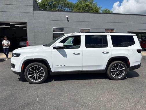 Bright White Clearcoat 2022 Jeep Wagoneer Series III