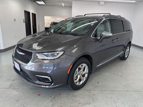 Granite Crystal Metallic Clearcoat 2021 Chrysler Pacifica Limited