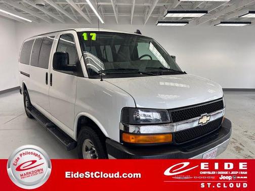 Summit White 2017 Chevrolet Express 3500 LT
