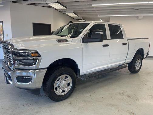 2025 RAM 2500 Tradesman Crew Cab 4x4 6'4' Box