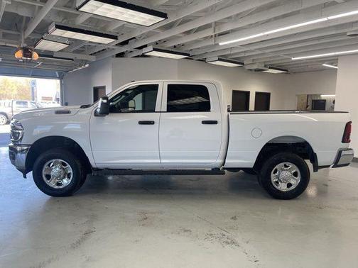 2025 RAM 2500 Tradesman Crew Cab 4x4 6'4' Box