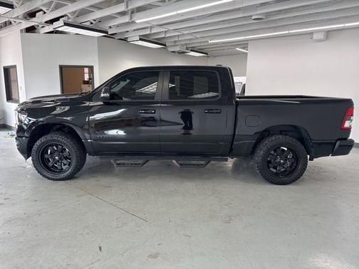Diamond Black Crystal Pearlcoat 2023 RAM 1500 Big Horn/Lone Star