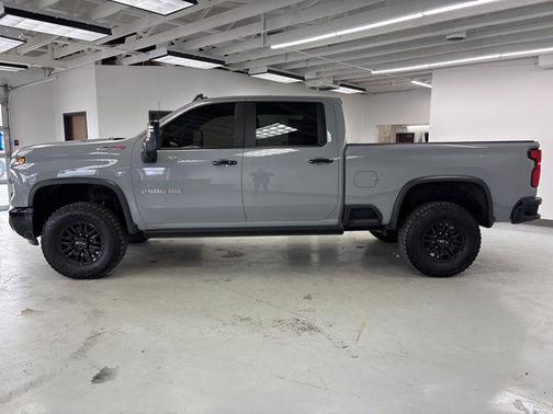 2024 Chevrolet Silverado 2500 4WD Crew Cab Standard Bed ZR2