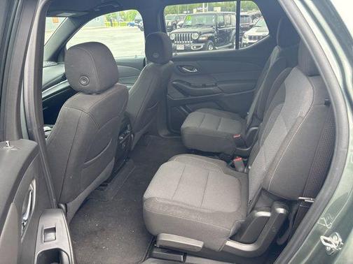 Silver Sage Metallic 2023 Chevrolet Traverse LT Cloth