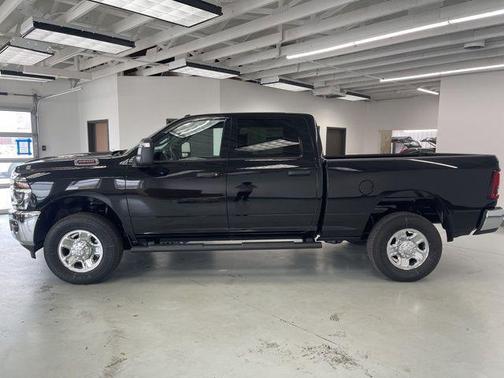 2025 RAM 2500 Tradesman Crew Cab 4x4 6'4' Box