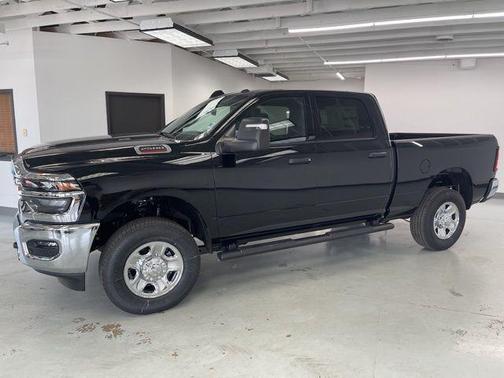 2025 RAM 2500 Tradesman Crew Cab 4x4 6'4' Box