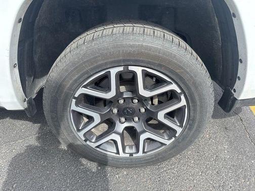 Bright White Clearcoat 2025 RAM 1500 Laramie